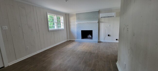 Building Photo - 410 S Mulberry St