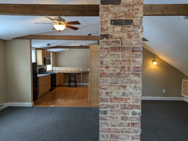 Building Photo - 60 Dog Hill Rd