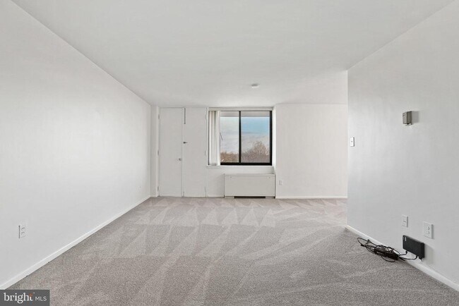 Building Photo - 4390 Lorcom Ln