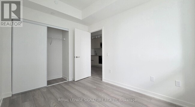 Photo du bâtiment - 120 Broadway Ave