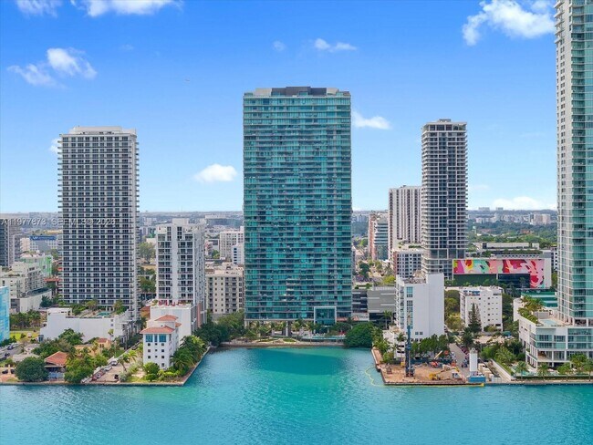 Foto del edificio - 460 NE 28th St