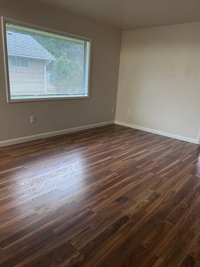 Interior Photo - 086-Friendship Court Apartments