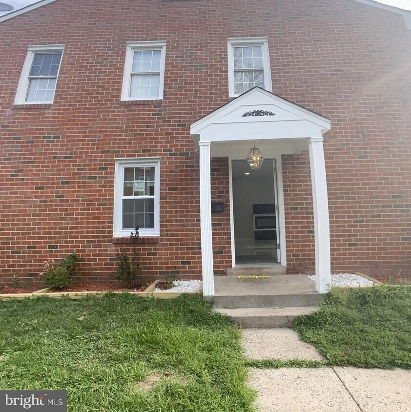 Primary Photo - 9423 Taney Rd