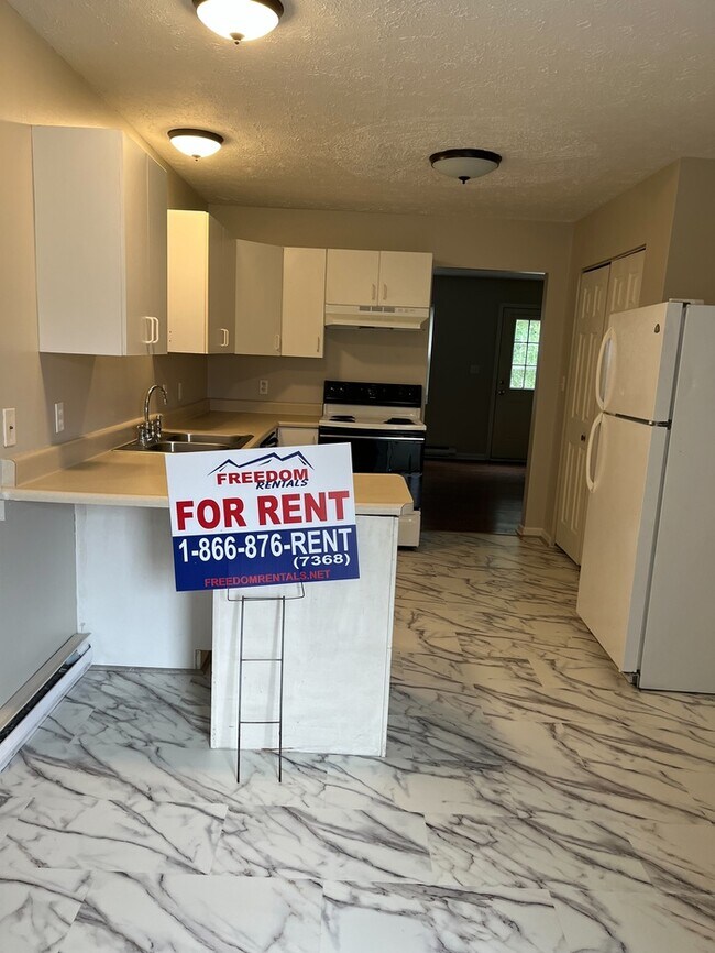 Building Photo - Newly Remodeled unit in Duplex