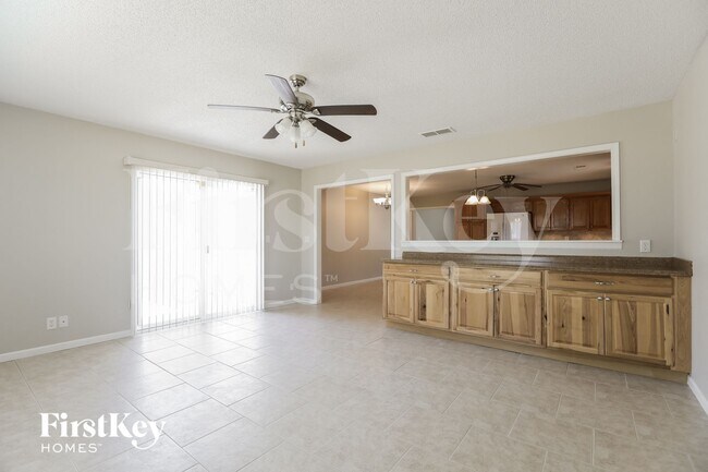 Foto del edificio - 724 Bristol Dr