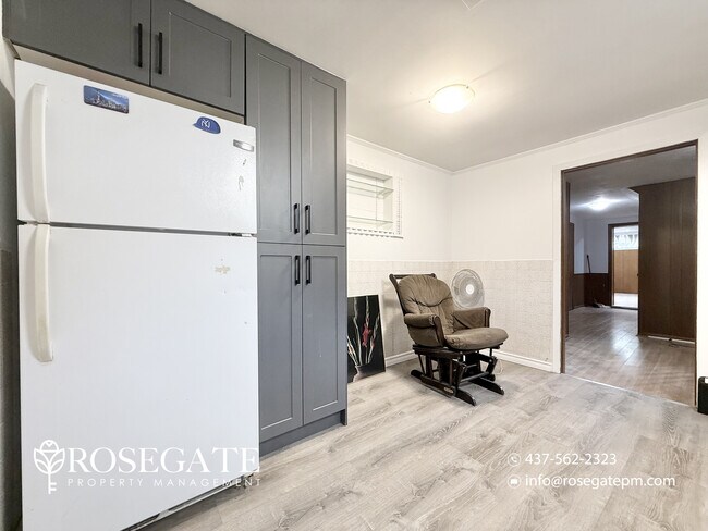 Photo du bâtiment - 1-Bedroom Basement Apartment with Internet, Parking & Locker – Scarborough