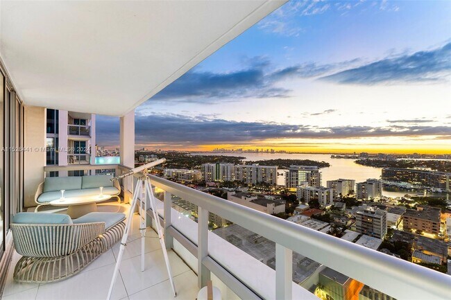 Foto del edificio - 6899 Collins Ave