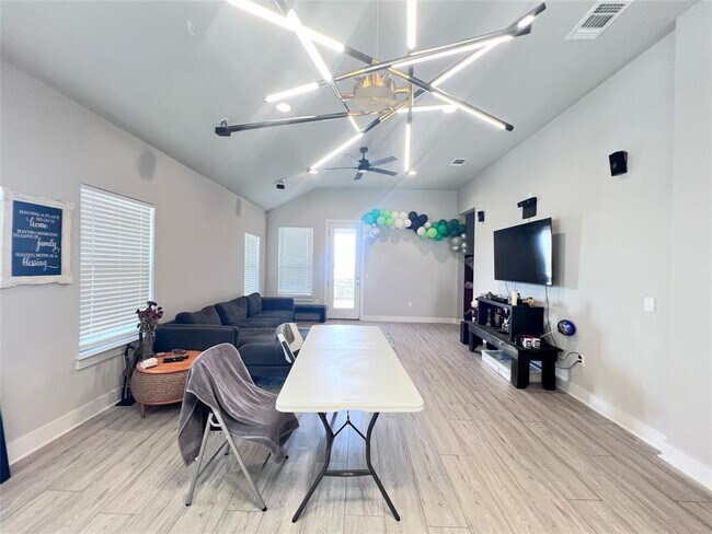 Building Photo - 9616 Grapevine Leaf Dr