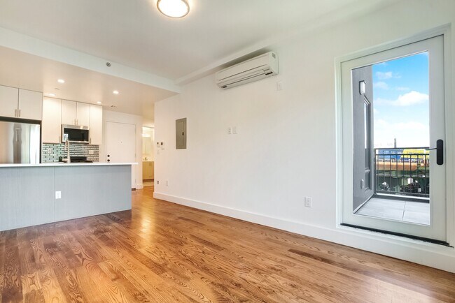 Foto del edificio - 151 W 9th St