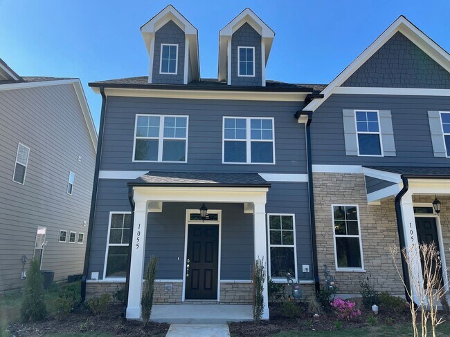 Foto del edificio - Beautiful Townhome in Downtown Wake Forest