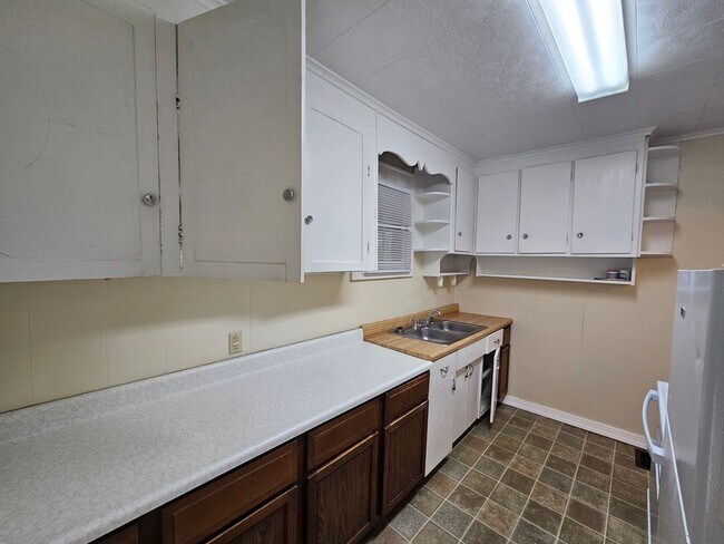 Building Photo - 377 Gilmore St