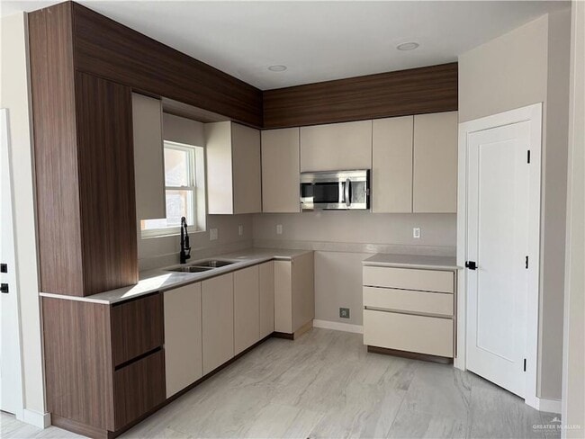 Building Photo - 2206 Corales St