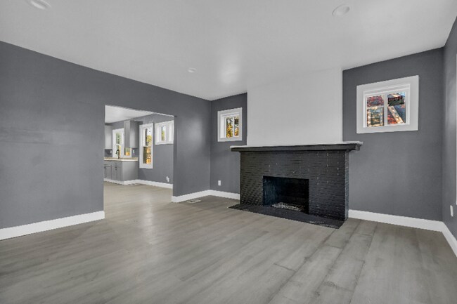 Foto del edificio - 3823 Clairmount Ave