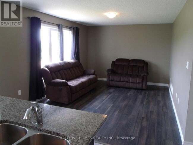 Photo du bâtiment - 1372 Caen Ave