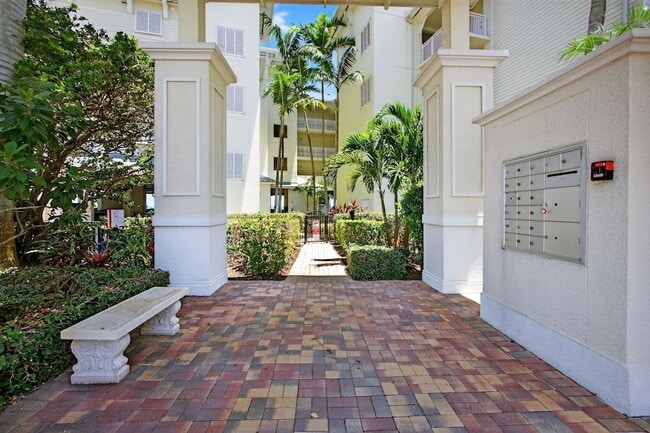 Photo - 275 NW Flagler Ave Apartment