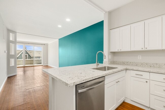 Foto del edificio - 2 Bedroom 2 Bath Townhouse 2 Car Garage S ...