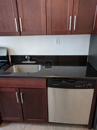 Foto del edificio - 3049 Crescent St