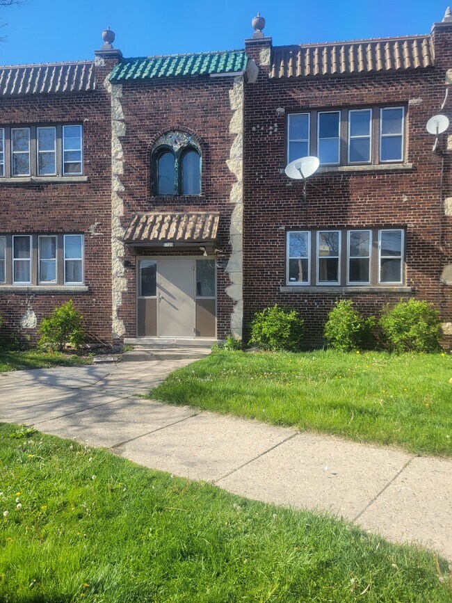 1720 W Atkinson Ave Unit 1, Milwaukee, WI 53206 Apartments in