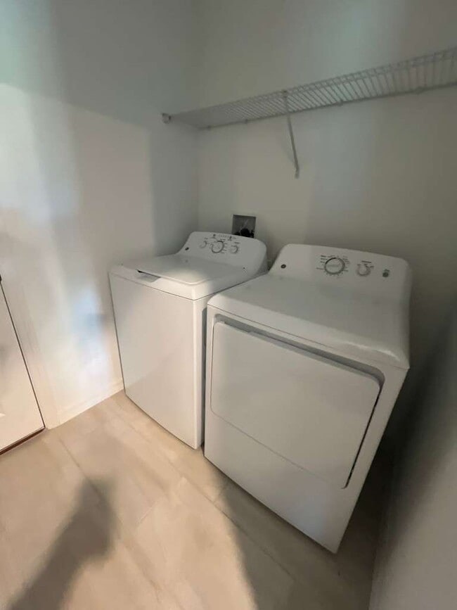 Foto del edificio - 17476 Happytrails St