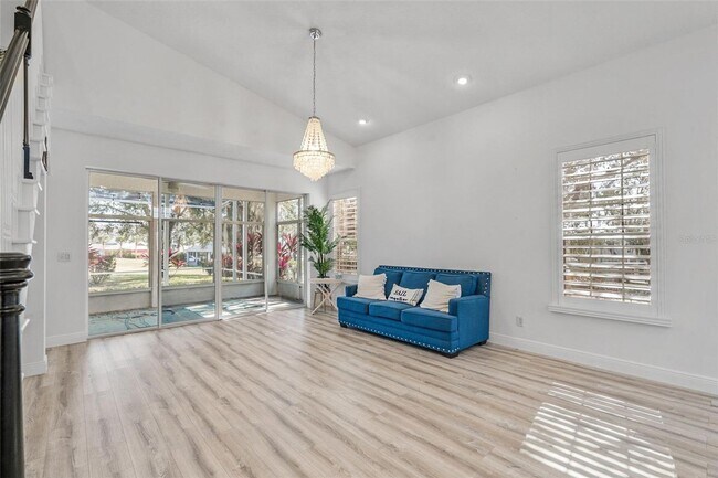 Foto del edificio - Stunning Custom Rental in Gated 55+ Royal ...