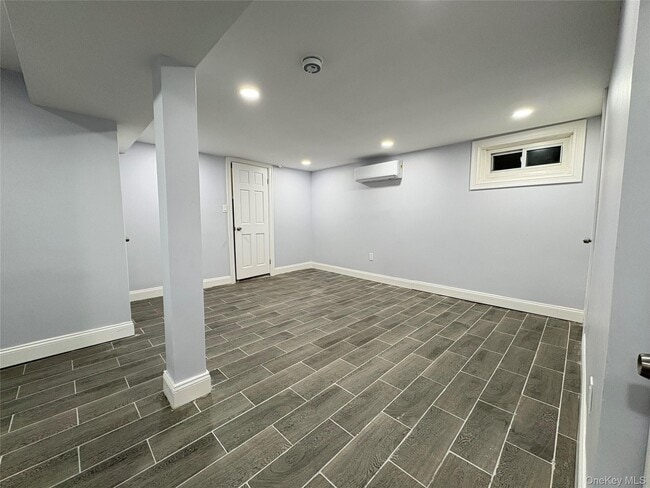 Foto del edificio - 107-15 223rd St