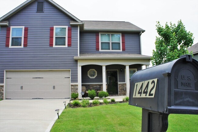 Building Photo - Beautiful Oasis in Columbus (Pending Appli...
