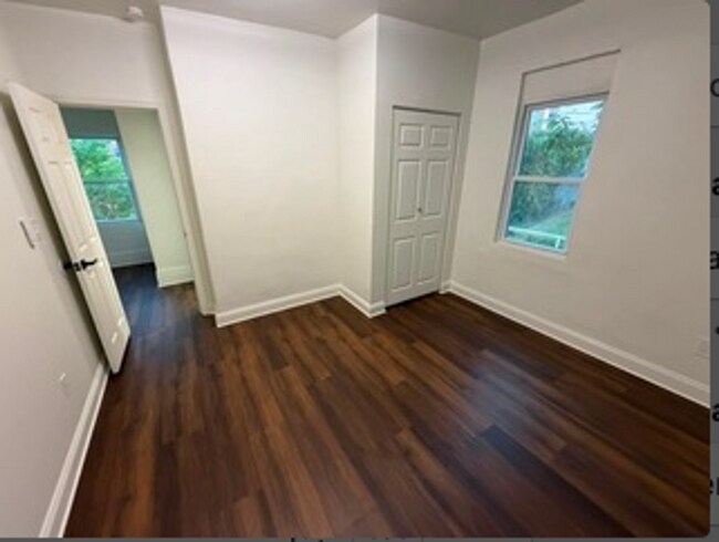 Building Photo - 2035 Wesmont Ave
