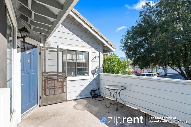 Building Photo - 2890 Buena Crest Ct