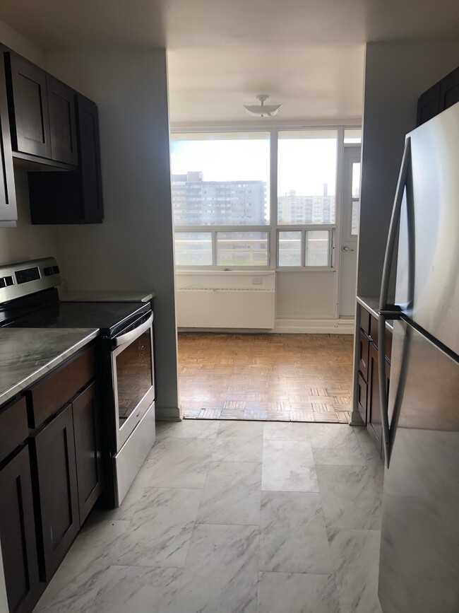 Building Photo - Large One Bedroom - Family Building