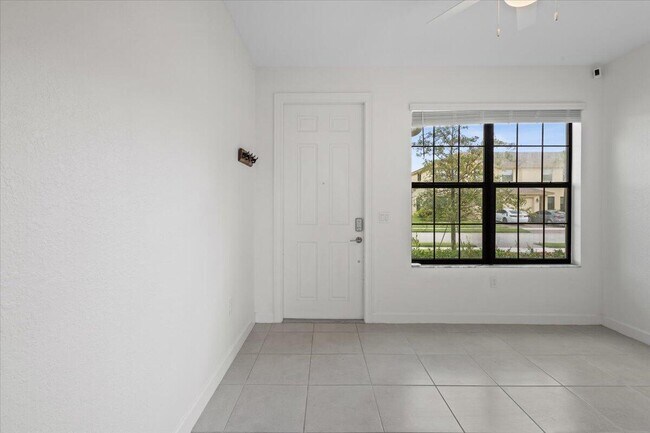 Building Photo - 10043 W Villa Cir