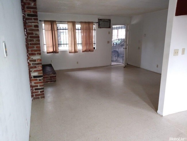 Building Photo - 8120 Tam O Shanter Dr