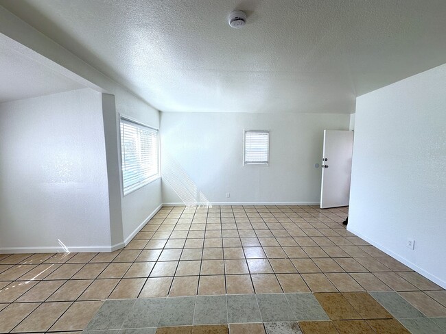 Building Photo - Ready For Move in~ 2BEDS/1BATH HOUSE FOR RENT WITH NEW UPDATES!