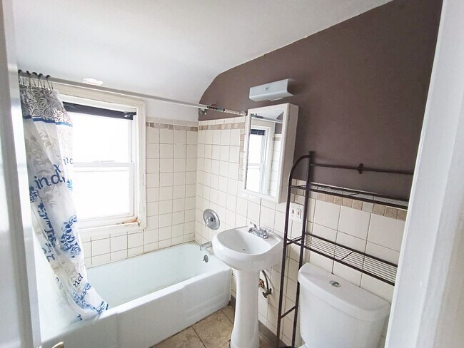 Foto del edificio - 2 BED 1 BATH BEAUTIFUL SINGLE FAMILY HOME ...