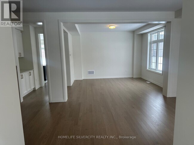 Photo du bâtiment - 116 Bluebird Blvd