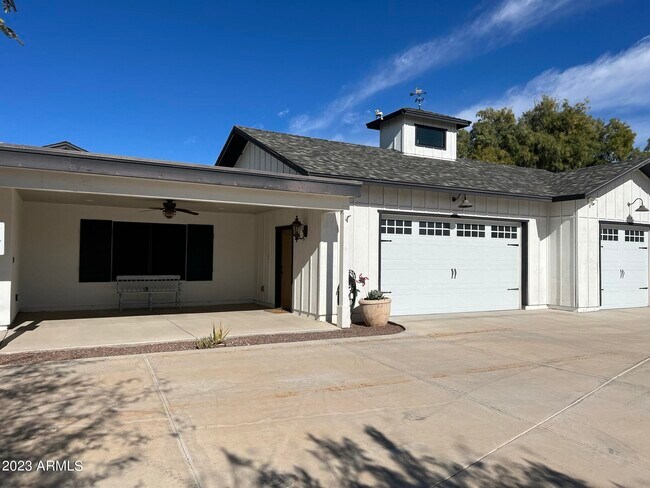 Building Photo - 8108 E Gary Rd