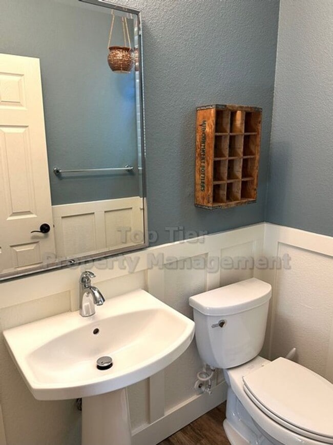 Foto del edificio - Charming 3 Bed, 2.5 Bath, 1,600 Sqft Marti...
