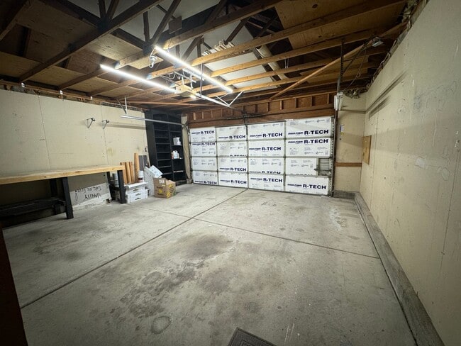 Building Photo - Adorable Newly Remodeled Dual Primary / 2 ...