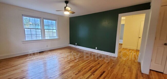 Foto del edificio - 4 Hall Rd