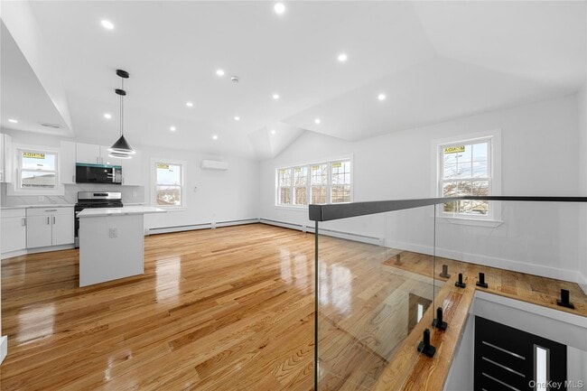 Foto del edificio - 245-33 147th Rd