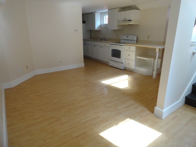 Living Room - 945 W Cross St
