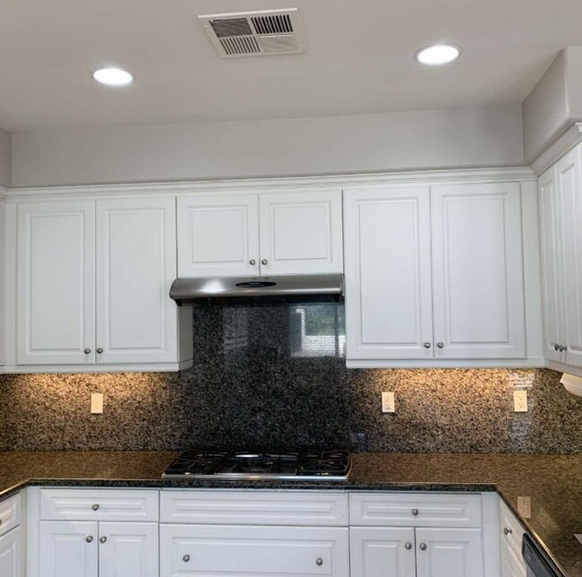 Foto del edificio - Spacious 3 Bed / 2 Bath Home in the Desira...