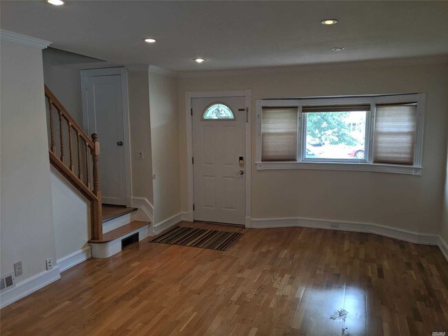 Building Photo - 962 Bowling Green Dr
