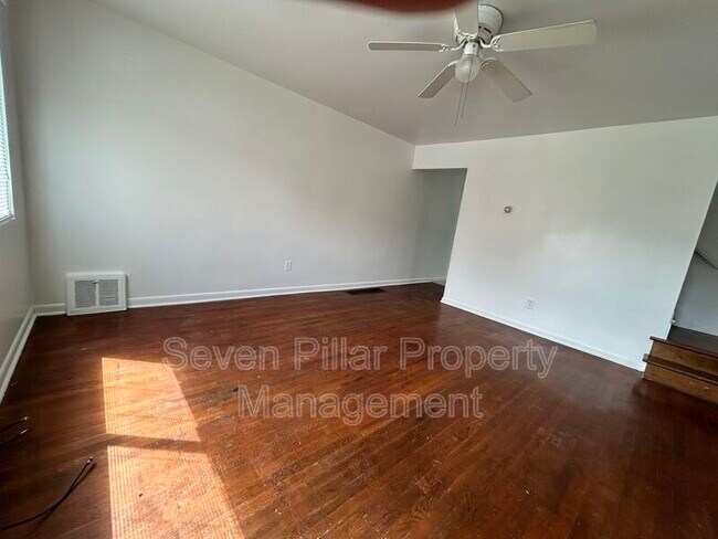 Building Photo - 339 S Napoleon Ave