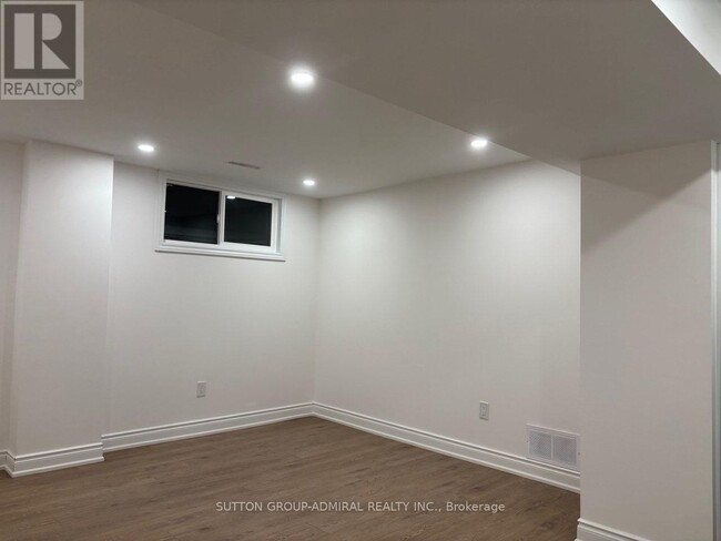 Building Photo - 16 Glenbury Dr
