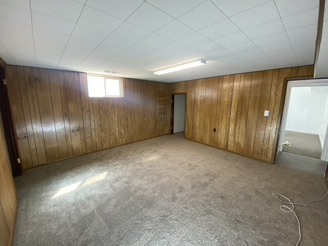 Spacious bedroom with attached storage room - 45 Lynnwood Dr