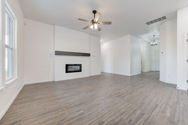 Building Photo - New Home in Newcastle for Lease! 1189 Atla...
