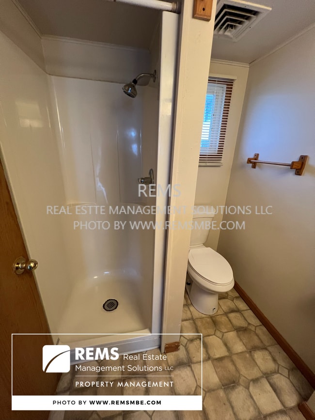 Building Photo - 151 W Adams St