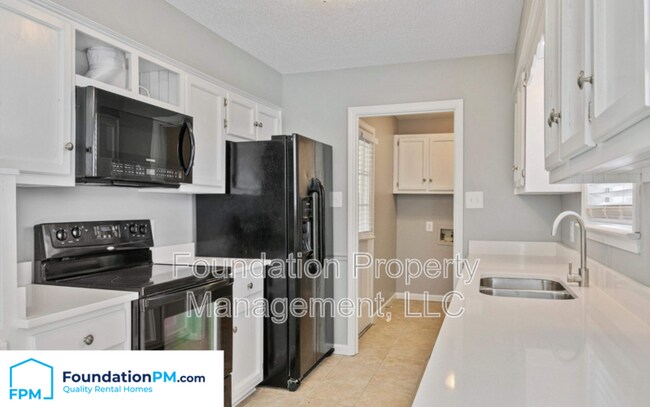 Building Photo - 9927 Sequoia Ln