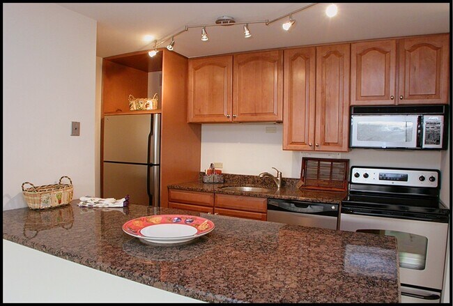 Building Photo - 1516 Hinman Ave
