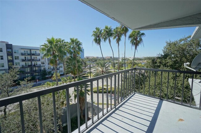 Building Photo - 201 W Laurel St